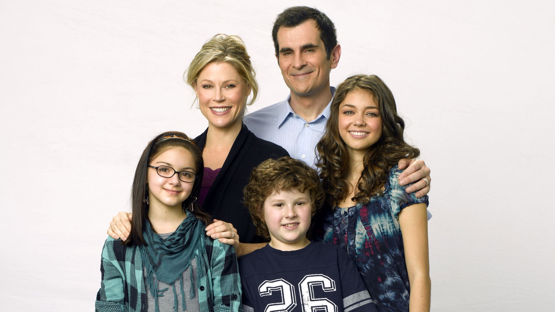 Modern Family Source - Alex Modern Family S1 , HD Wallpaper & Backgrounds