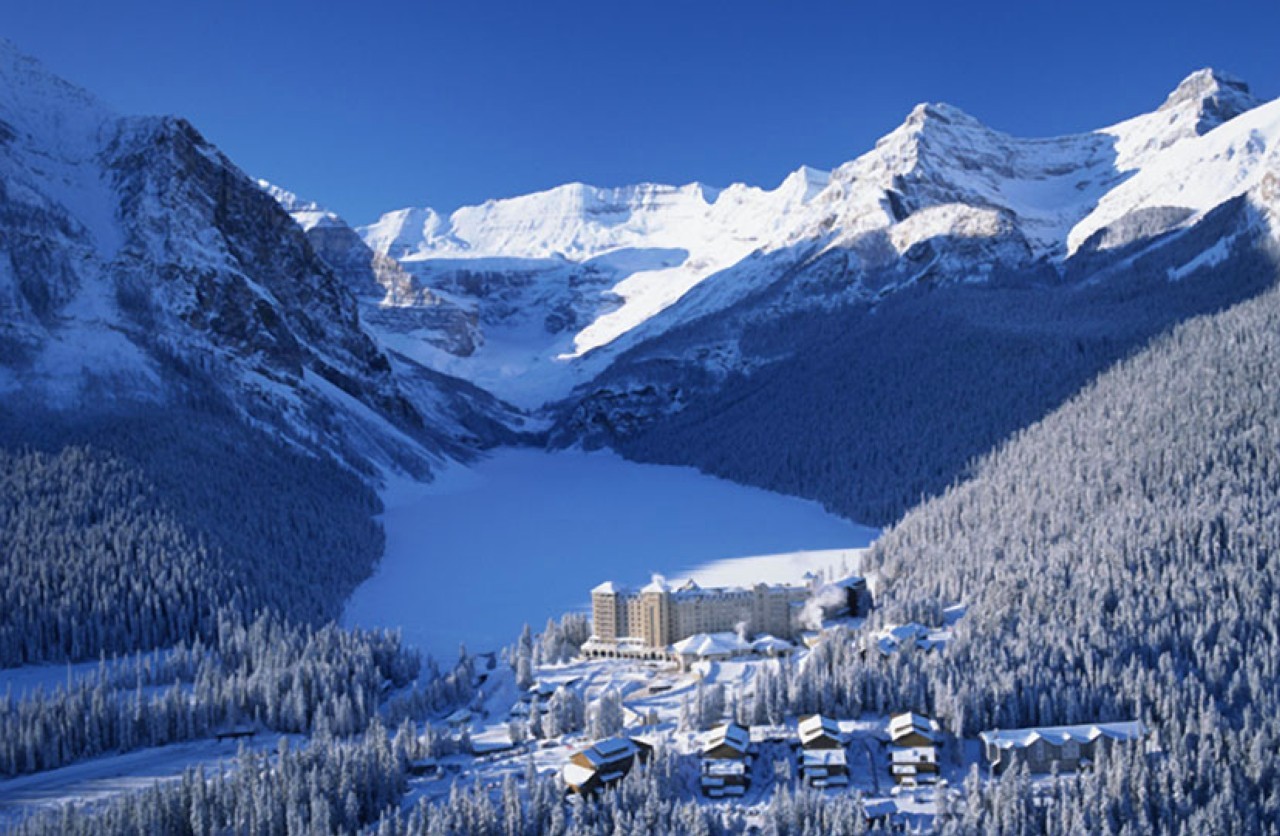 Winter Beautiful Lake Louise Lakes Wallpapers For Desktop - Fairmont Banff Springs Winter , HD Wallpaper & Backgrounds