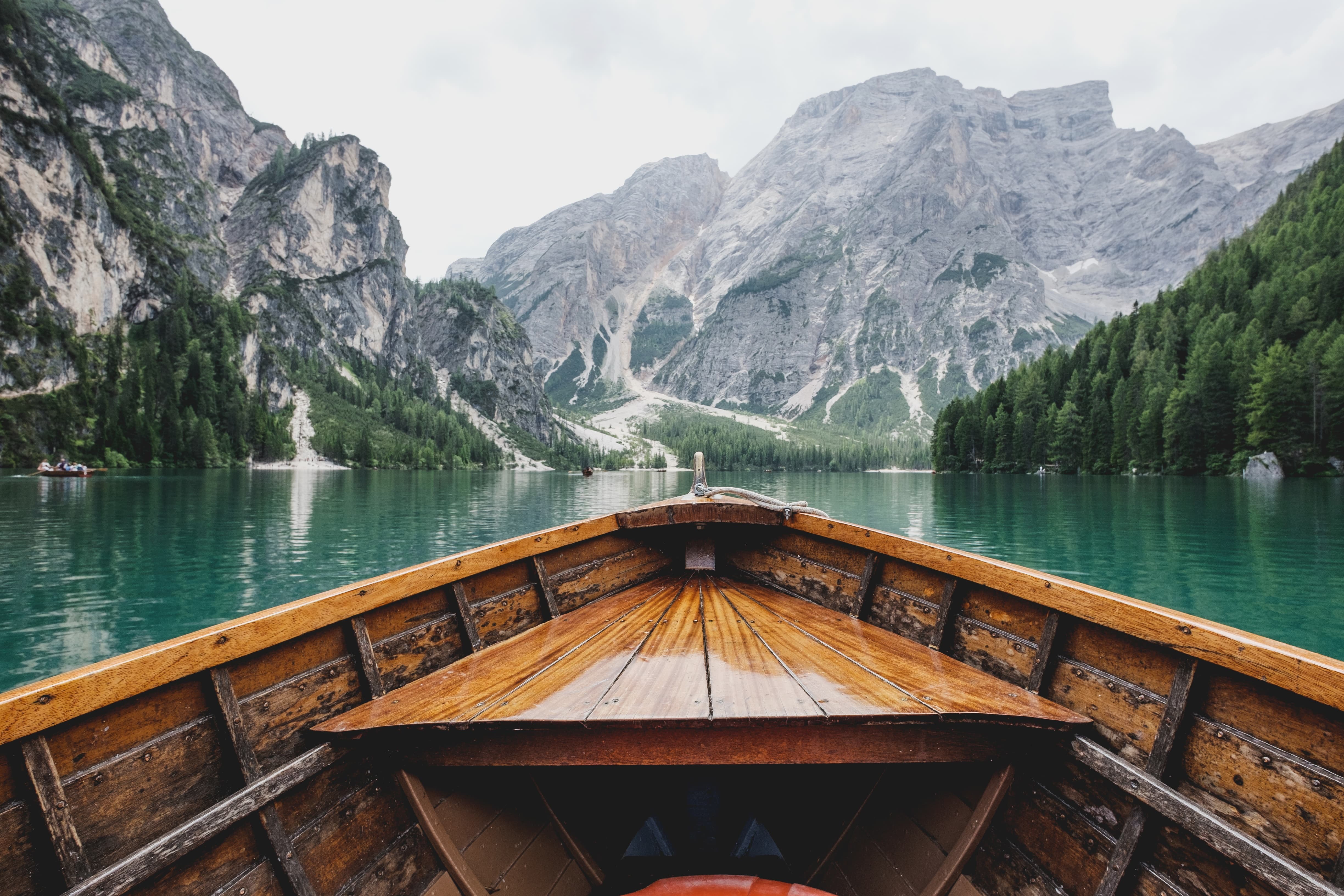 Boat Mountain Lake Landscape - Boat In Mountain Lake , HD Wallpaper & Backgrounds