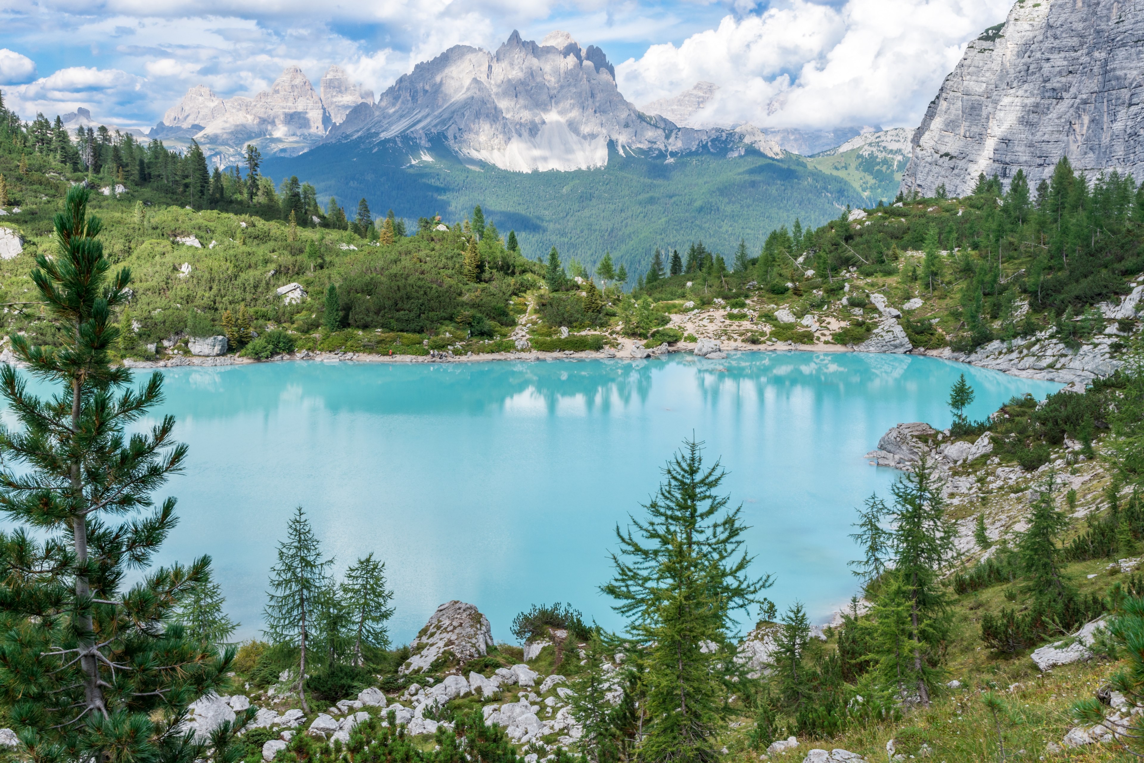 #3840x2560 Lake Landscape Blue Lake And Mountain Lake - Wild Legendary Pokemon Go , HD Wallpaper & Backgrounds