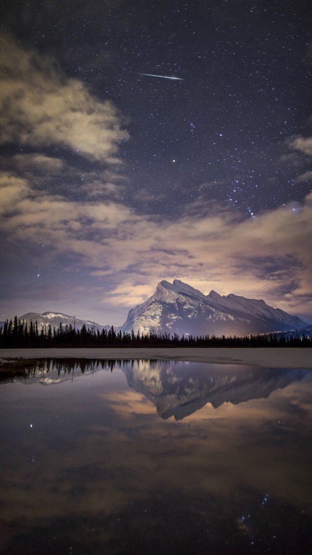 Night Skyview Meteor Mountain Lake Reflection Iphone - Iphone 8 Wallpaper Mountains , HD Wallpaper & Backgrounds