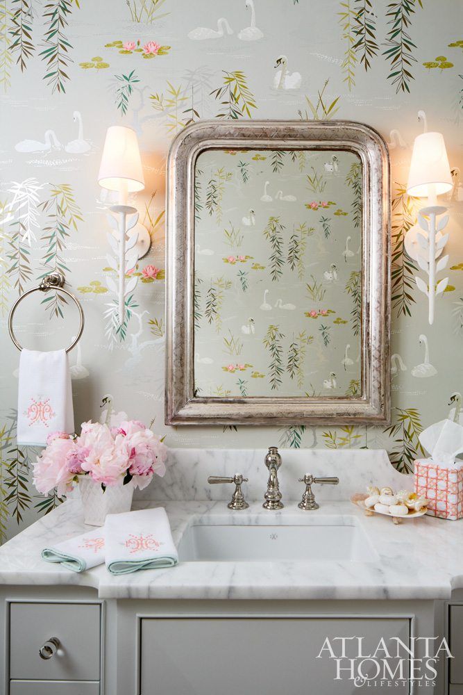 Nina Campbell's Swan Lake Wallpaper For Osborne & Little - Nina Campbell Swan Lake Wallpaper In Bathroom , HD Wallpaper & Backgrounds