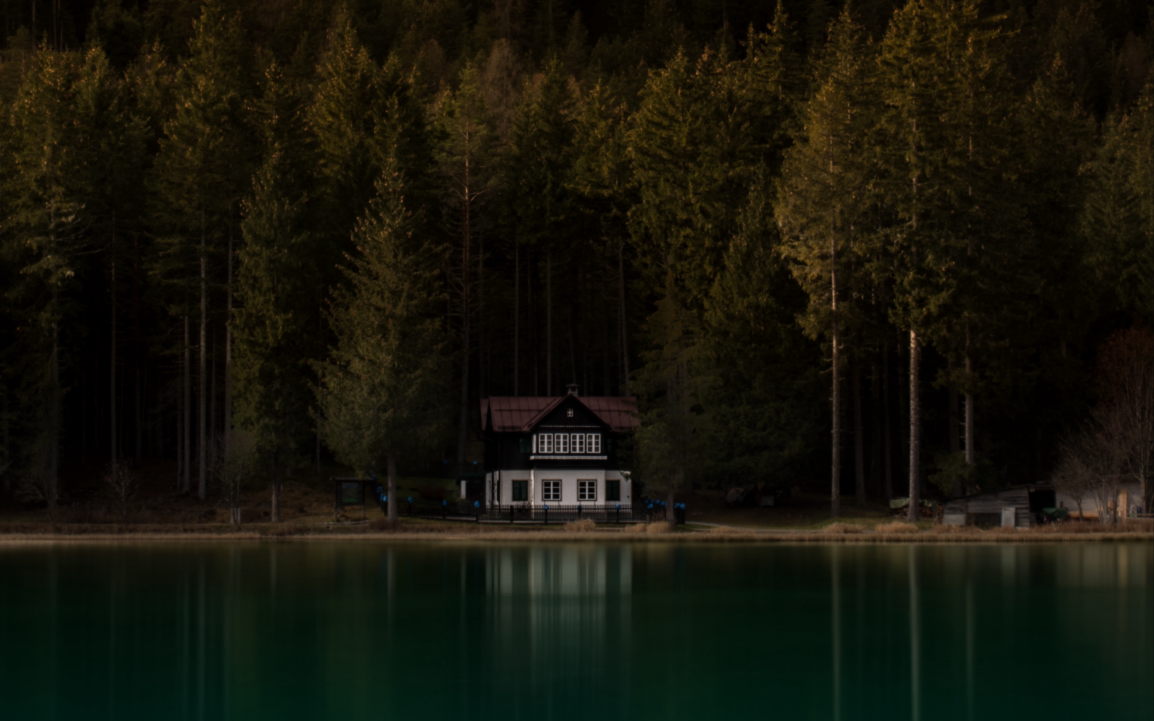 Wallpaper Lake, House, Gloomy, Fog, Shore - Desktop Background Lake Cabin , HD Wallpaper & Backgrounds