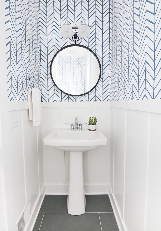 Lake House Powder Room Serena And Lily Wallpaper - Serena Lily Wallpaper Bathroom , HD Wallpaper & Backgrounds