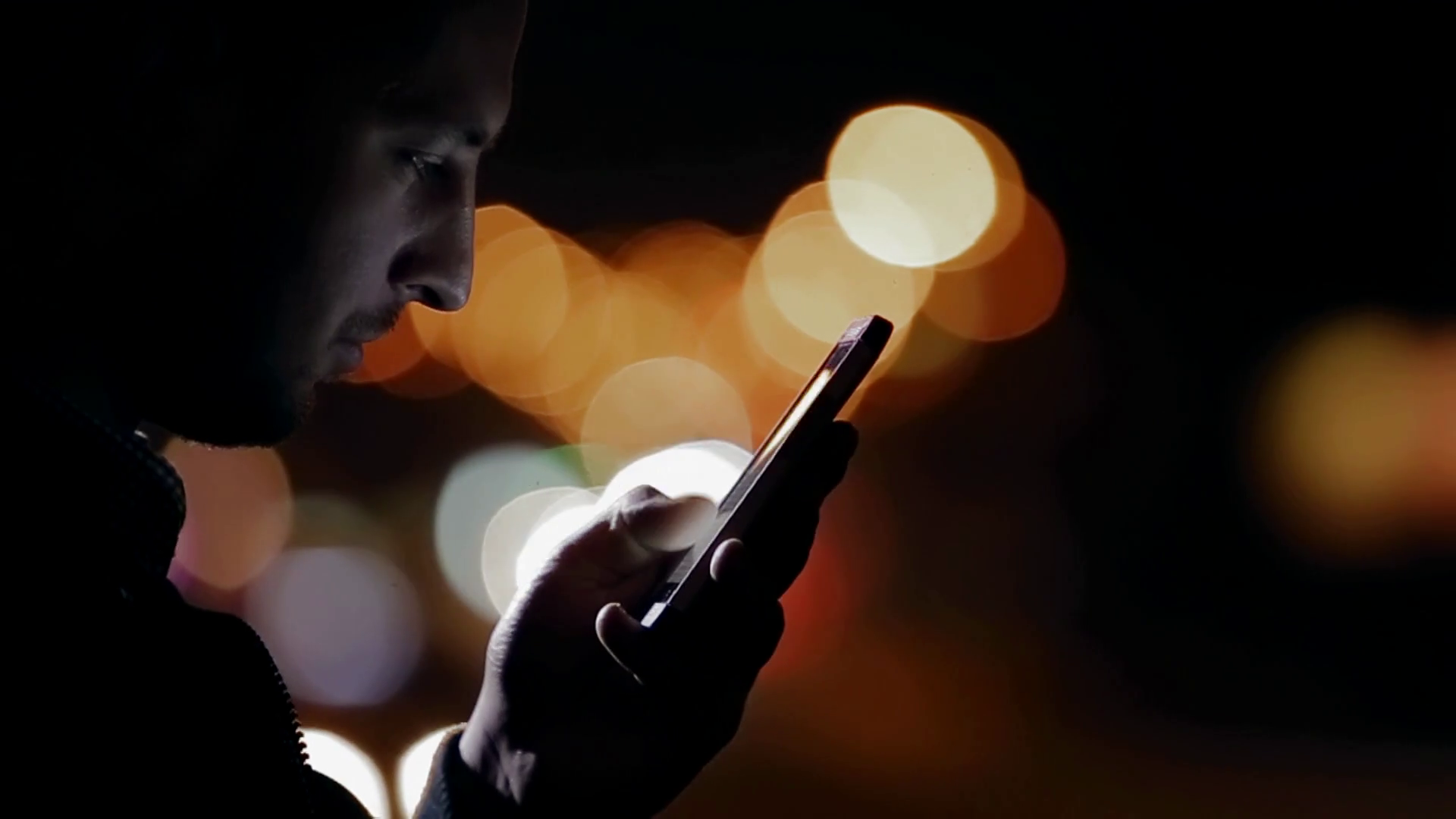 Smartphone Night Staring Texting Blue Light Filter - Talking On Phone Night , HD Wallpaper & Backgrounds