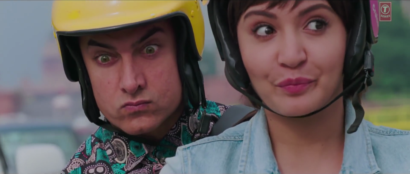 Aamir Khan And Anushka Sharma In Love Is A Waste Of - Anushka Sharma Look In Pk Movie , HD Wallpaper & Backgrounds