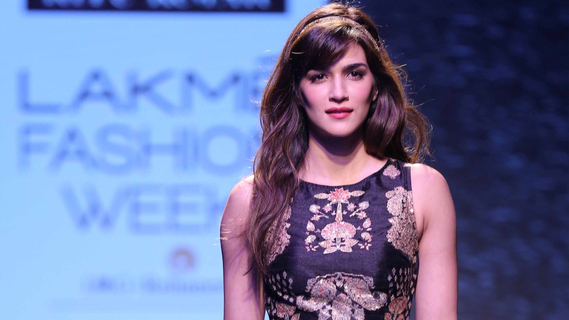 New Actress Kriti Sanon Hd Wallpaper - Bareilly Ki Barfi Actress , HD Wallpaper & Backgrounds