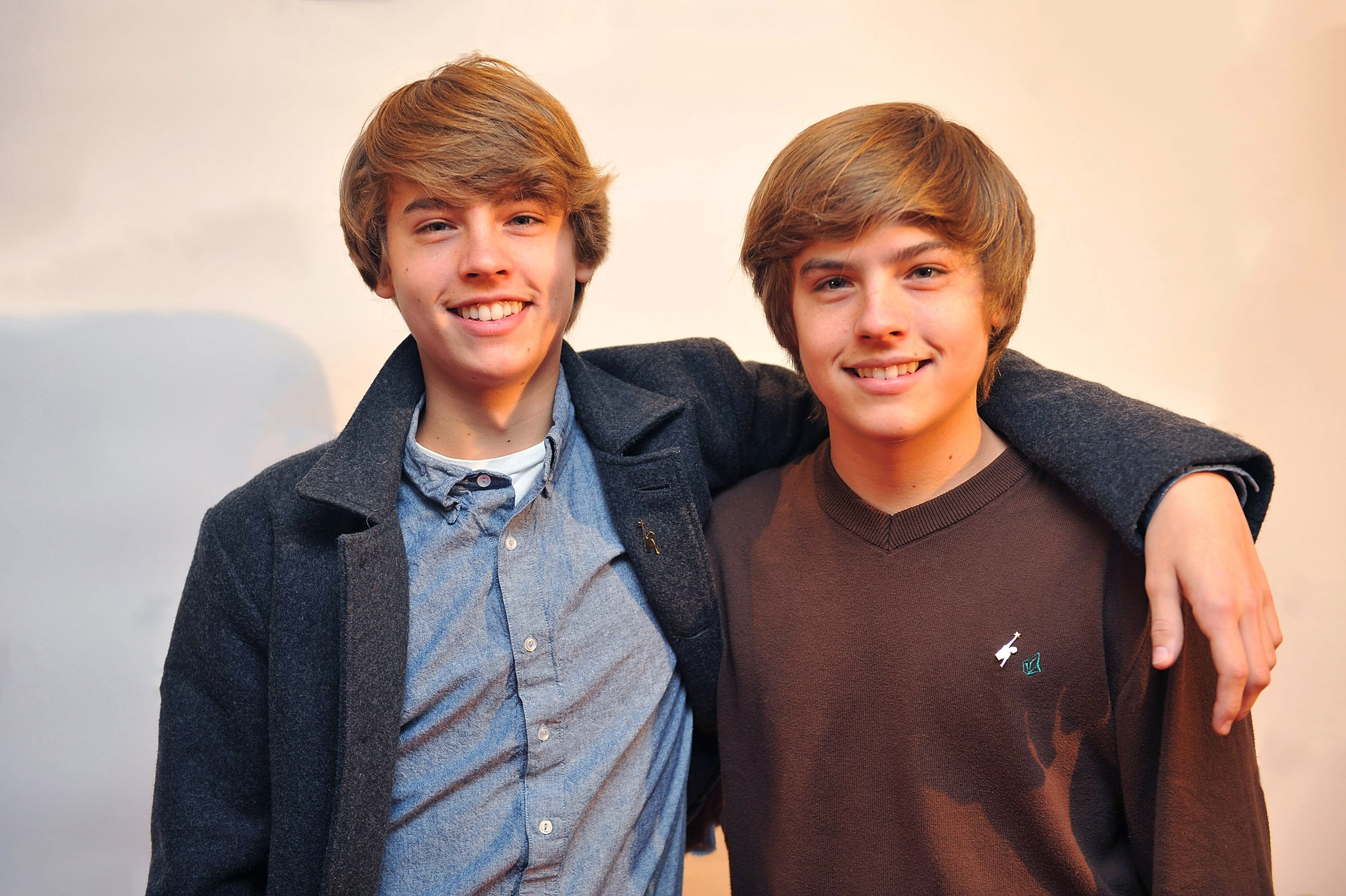 Dylan And Cole Sprouse 2011 , HD Wallpaper & Backgrounds