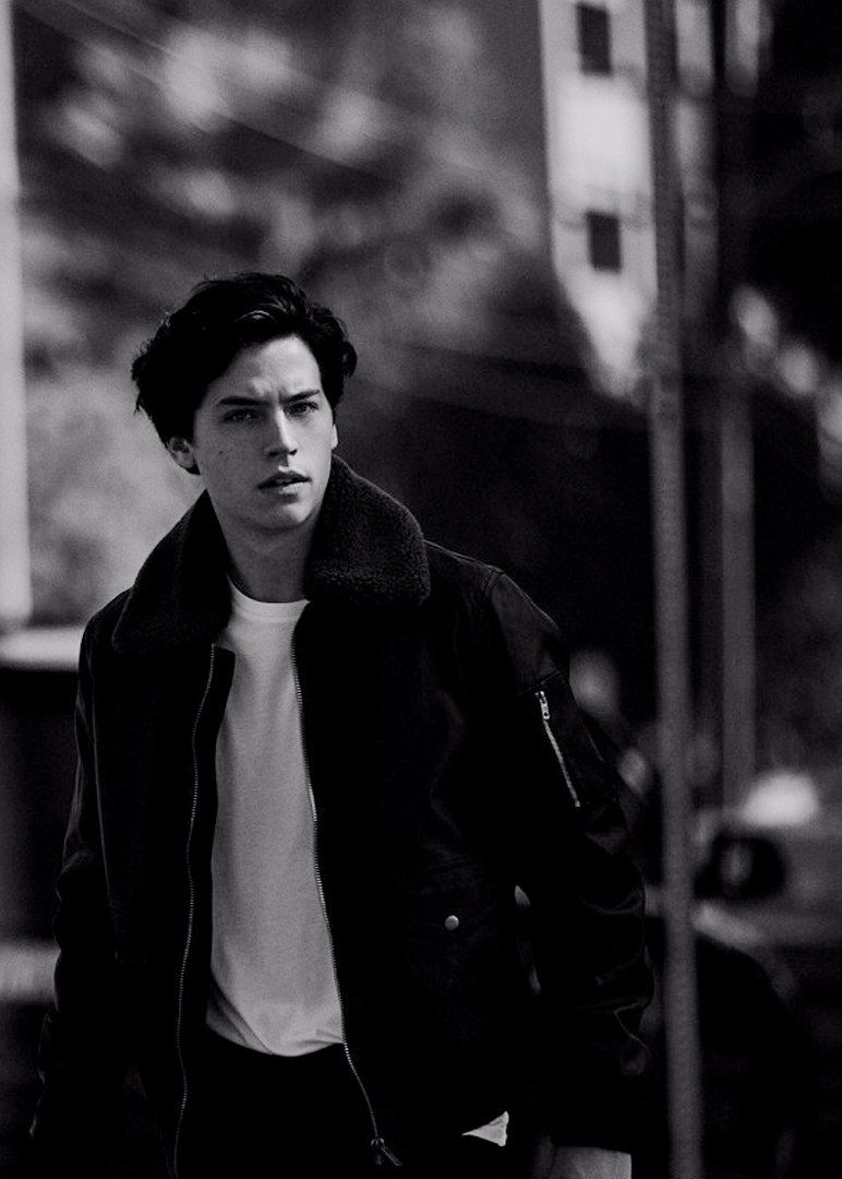 Коул Спроус / Cole Sprouse - Five Feet Apart Book , HD Wallpaper & Backgrounds