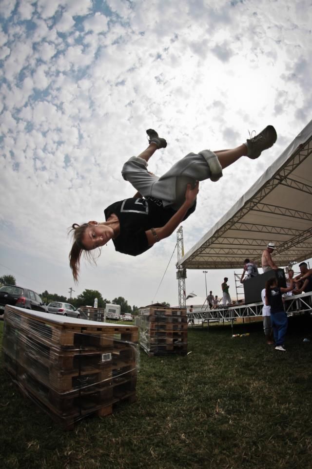 Photo Collection Pin Dose Parkour Wallpaper - Girl Free Running , HD Wallpaper & Backgrounds