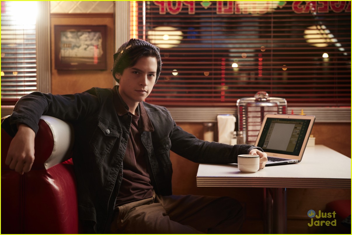 Cole Sprouse Doesn't Want You To Count Out Jughead - Cole Sprouse Jughead Riverdale , HD Wallpaper & Backgrounds
