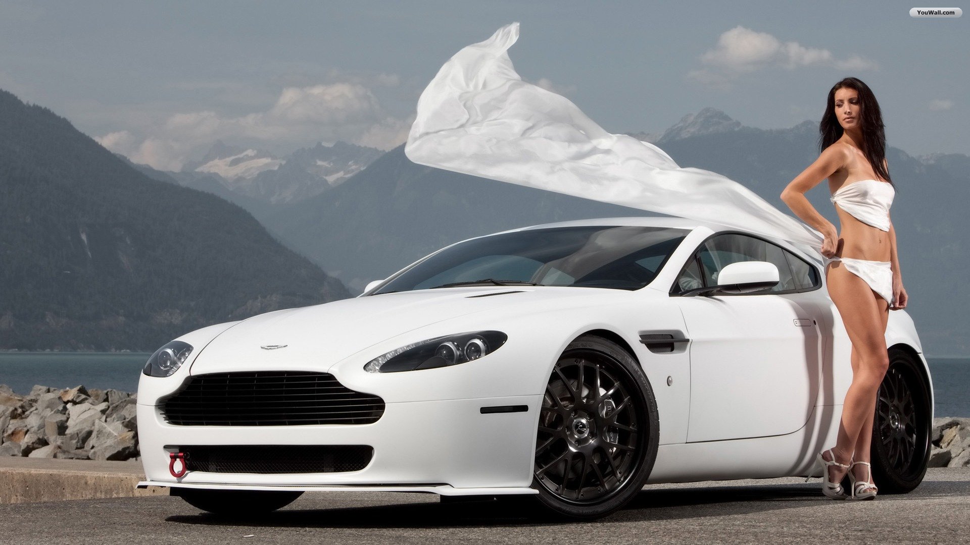 Aston Martin V8 Vantage Girl , HD Wallpaper & Backgrounds