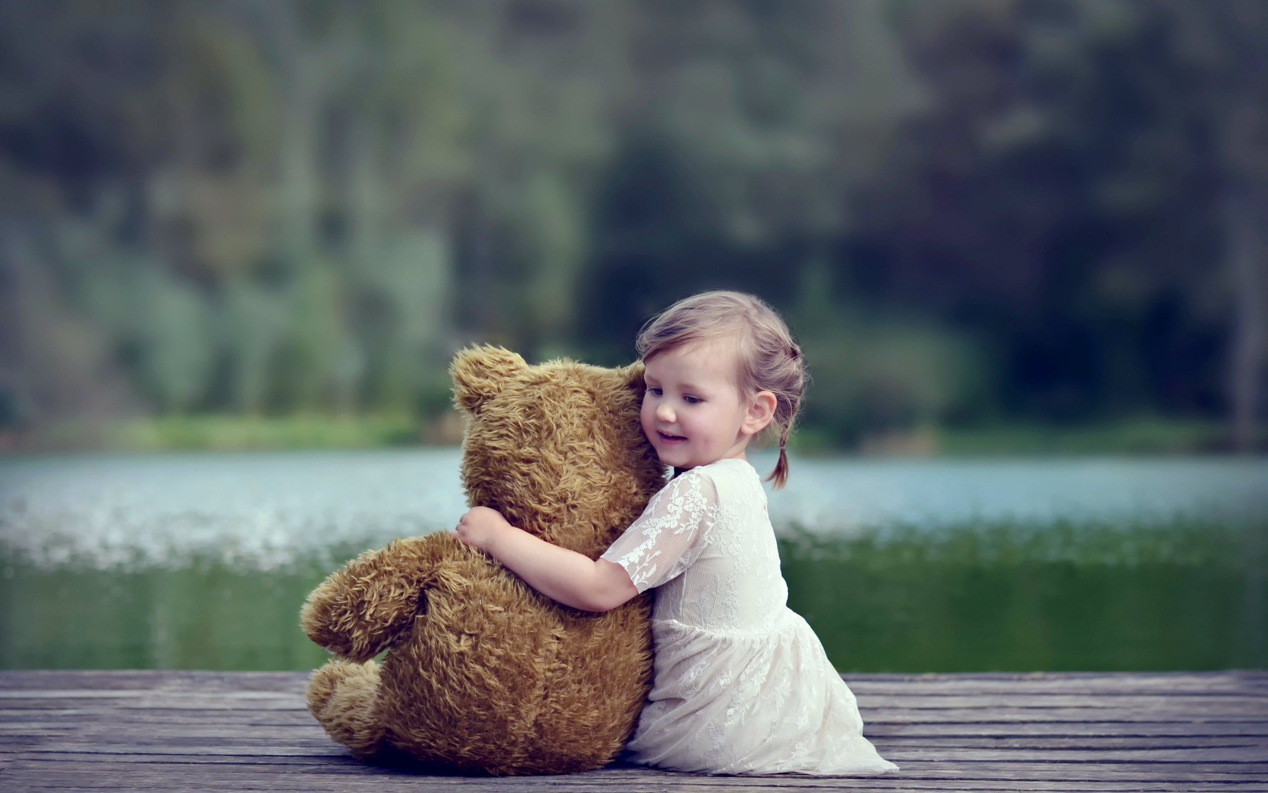 Sweet Baby Girl Cute Wallpaper Hd Downoad For Desktop - Little Girl With Teddy Bear , HD Wallpaper & Backgrounds