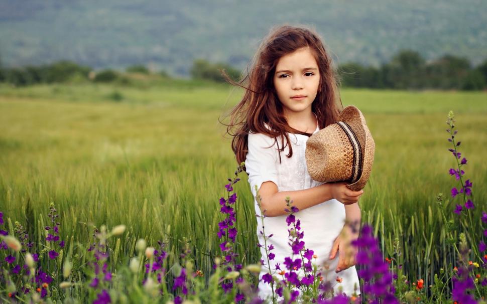 Cute Girl At The Fields, Flowers Wallpaper - Cute Girls With Flowers , HD Wallpaper & Backgrounds