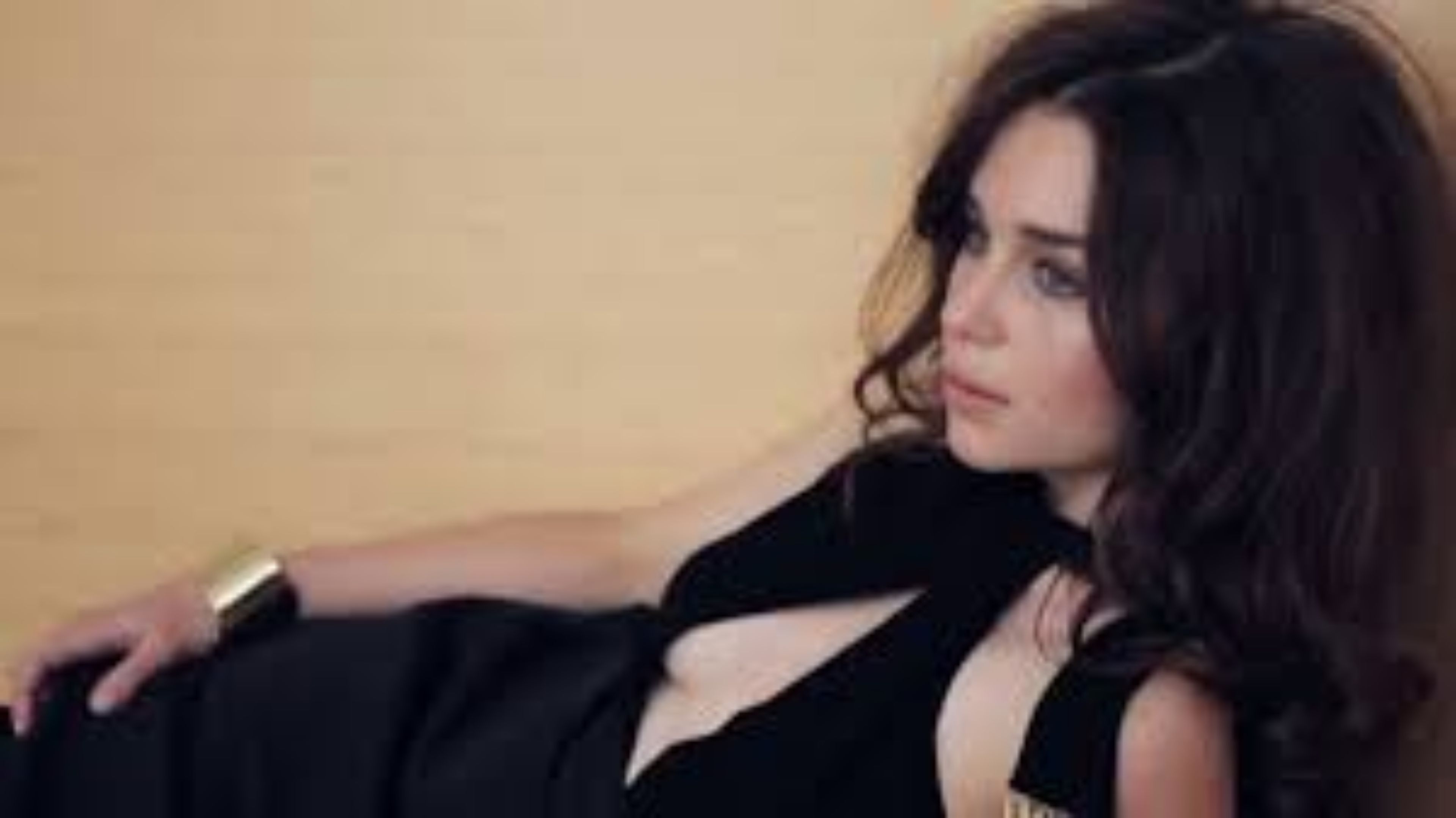 Celebrity 4k Emilia Clarke Wallpaper - Emilia Clarke , HD Wallpaper & Backgrounds
