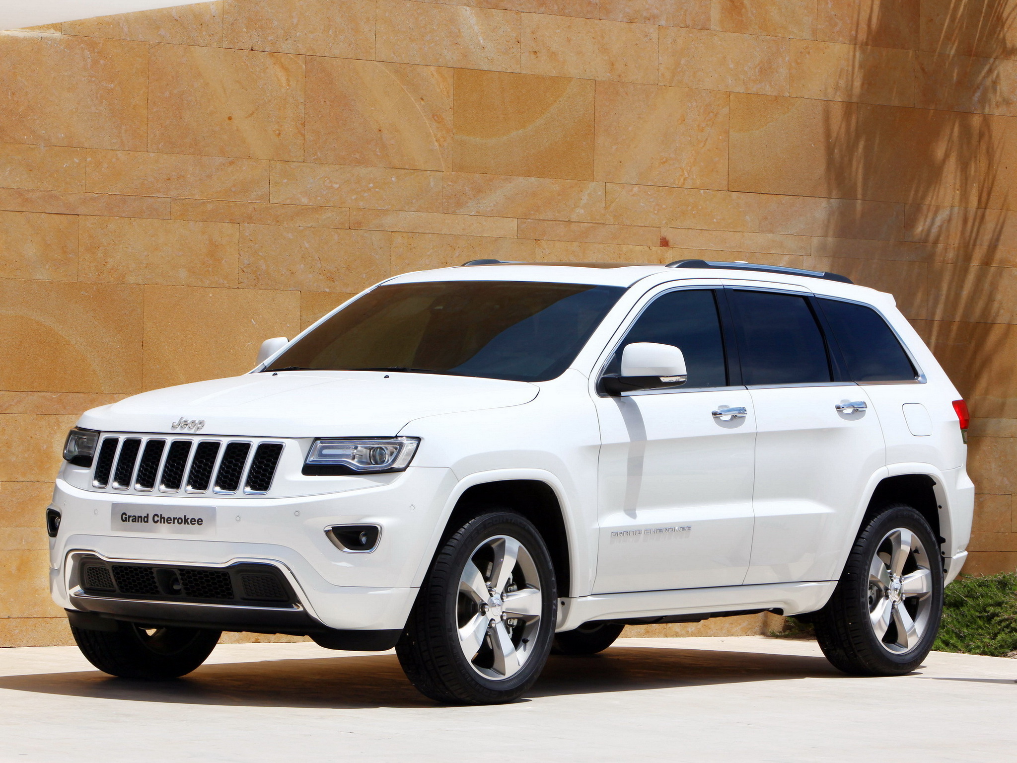 Download Wallpaper Jeep Grand Cherokee Limited 2015 White