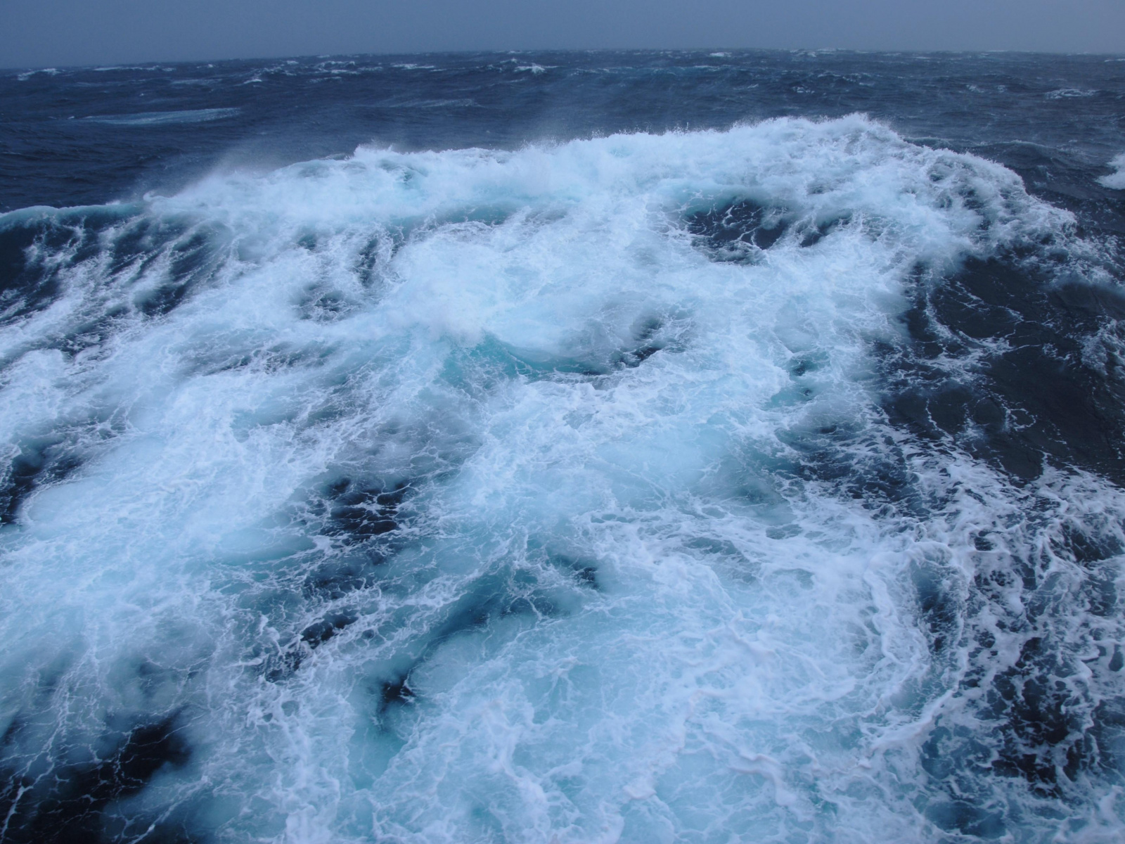 Wallpaper Big Sea Waves - Southern Ocean Wild , HD Wallpaper & Backgrounds