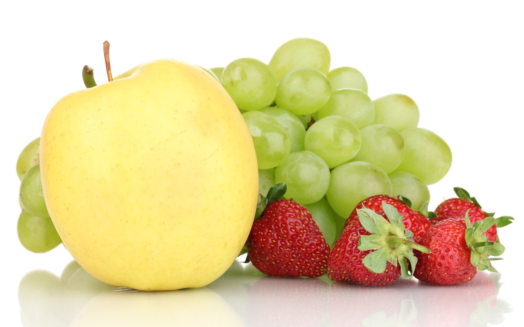Grape, Apple, Strawberry, Tasty, Fruit Wallpaper And - Apples Strawberries And Grapes , HD Wallpaper & Backgrounds