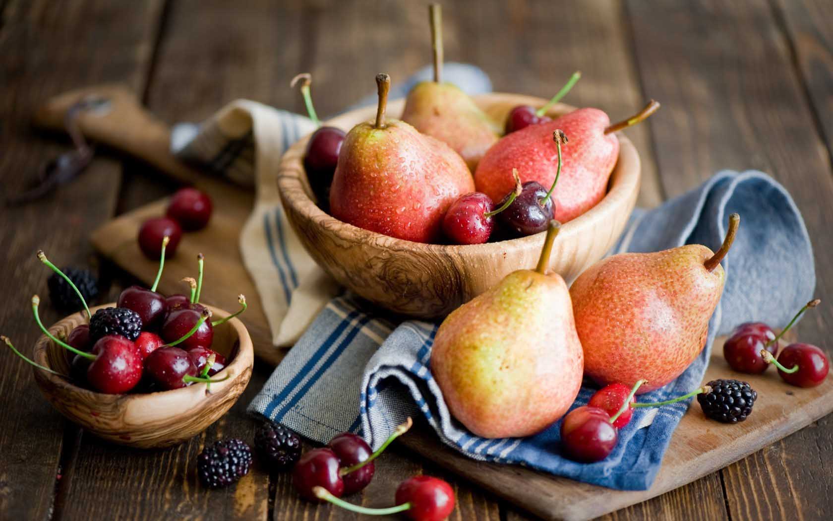 Hd Background Food Pears Cherries Blackberries Fruit - Fruit On Wood Table , HD Wallpaper & Backgrounds