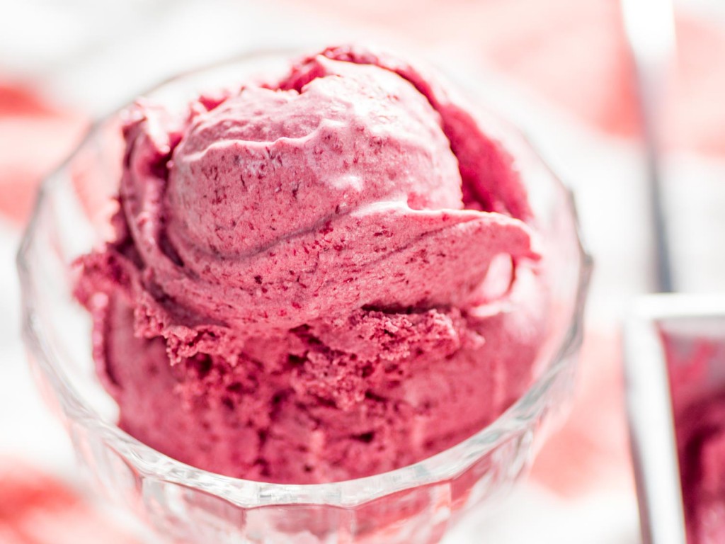 Cherry Ice Cream Wallpapers Hd - Red Cherry Ice Cream , HD Wallpaper & Backgrounds