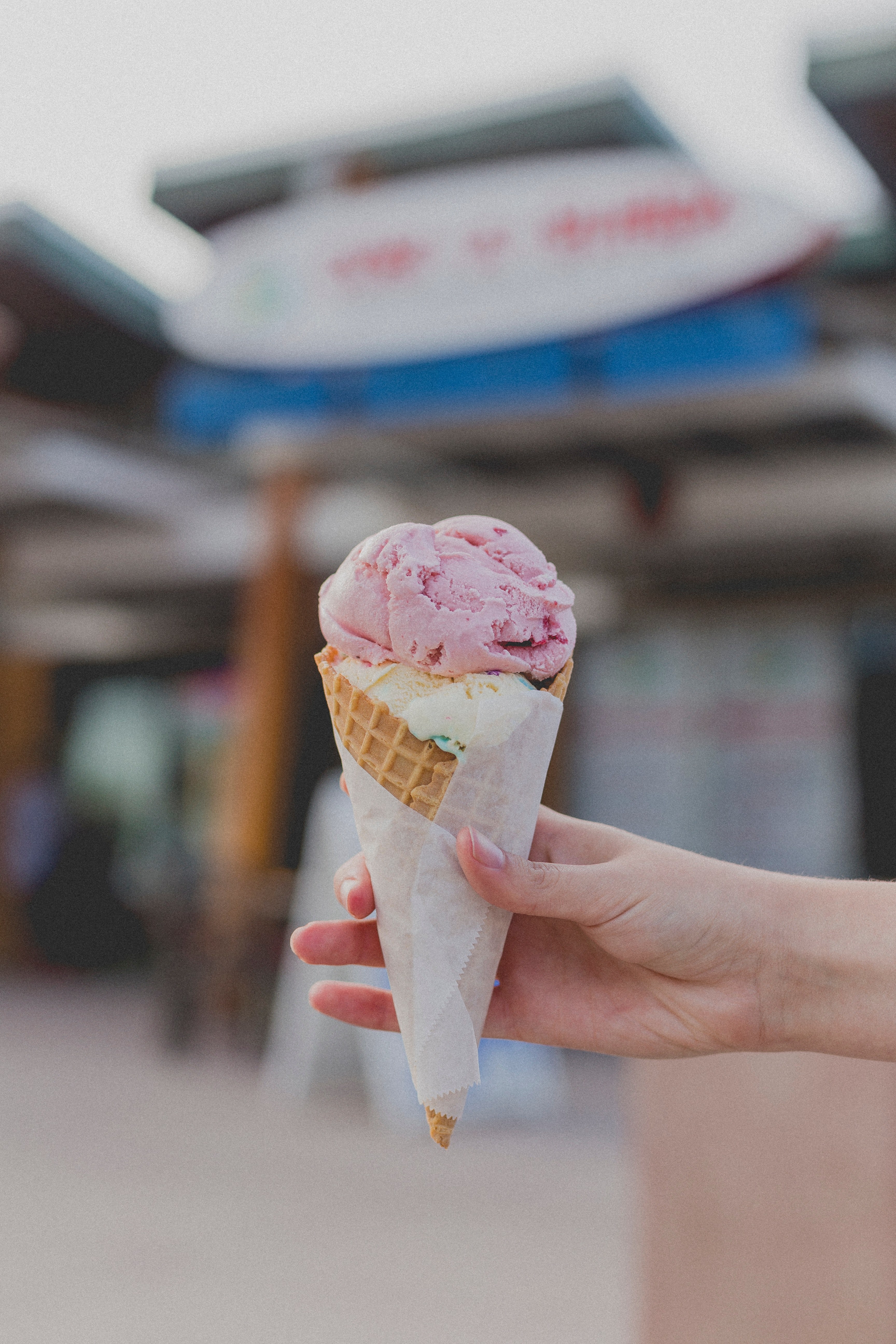 #3456x5184 Ice Cream Hand Ice Cream Cone And Tissue - Ice Cream Cone Background , HD Wallpaper & Backgrounds