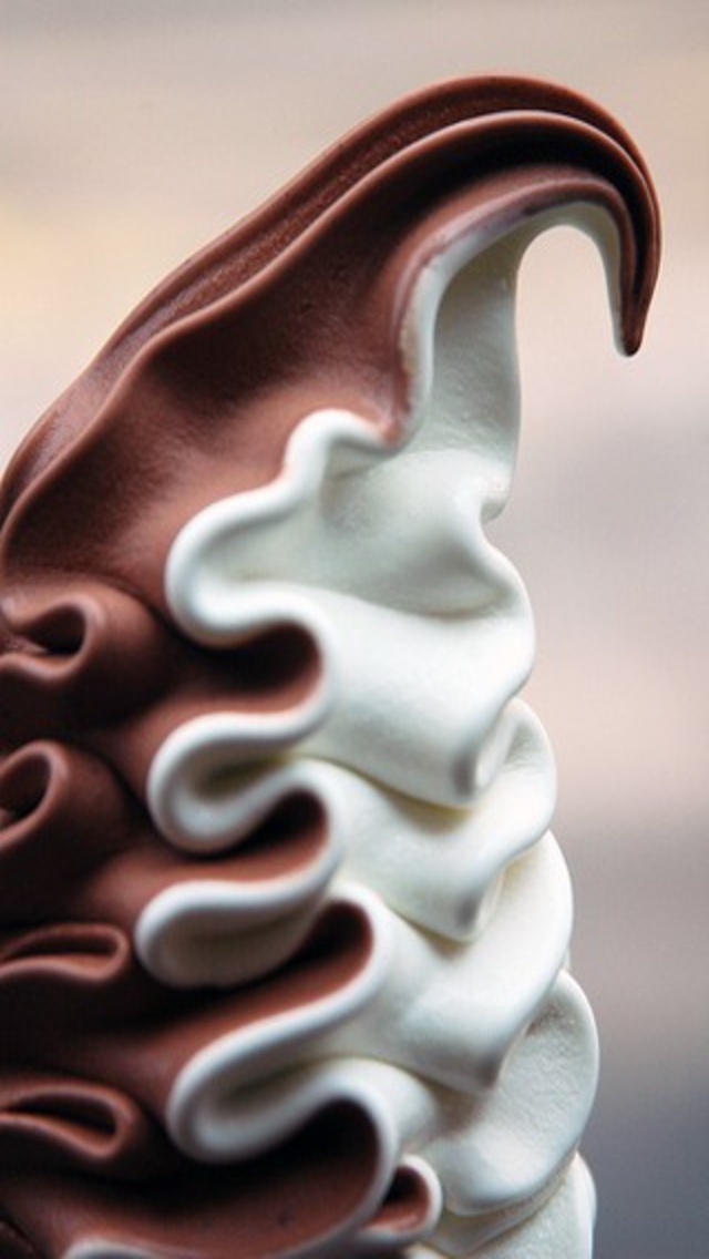 Chocolate Vanilla Ice Cream Swirl Iphone Wallpaper - Half Vanilla Half Chocolate Ice Cream , HD Wallpaper & Backgrounds