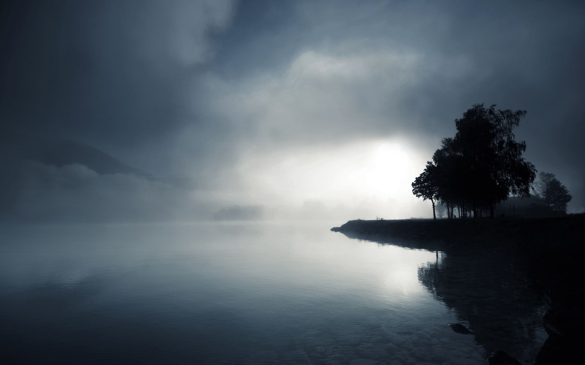 Foggy Lake At Night , HD Wallpaper & Backgrounds
