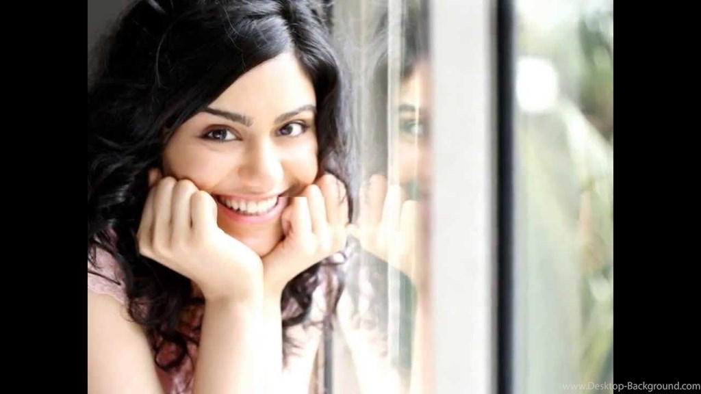 Adah Sharma Latest Hd Bollywood Actress Wallpapers - Women With Cute Smile , HD Wallpaper & Backgrounds