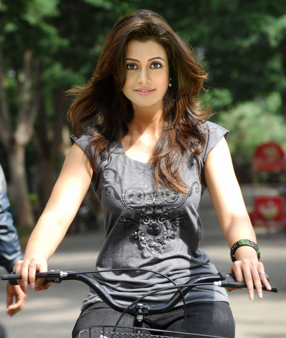 - - - A 2 Z Bollywood Actress Wallpapers Ii - - - - - Ileana D Cruz Actress , HD Wallpaper & Backgrounds