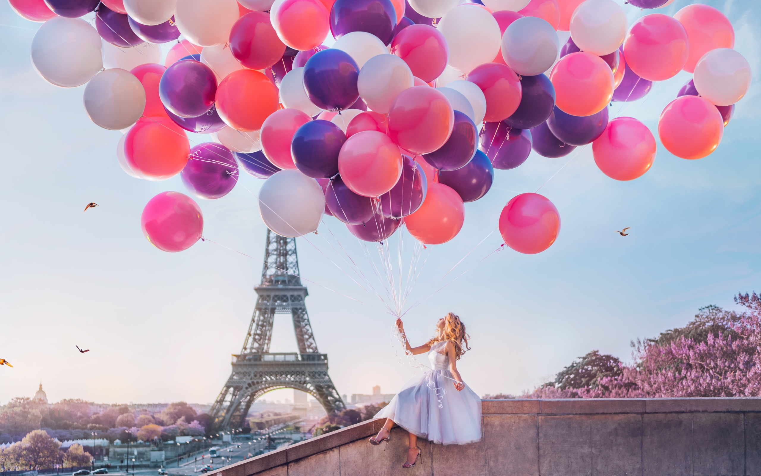 Wallpaper Of Balloon, Blonde, Dress, Eiffel Tower, - Eiffel Tower , HD Wallpaper & Backgrounds