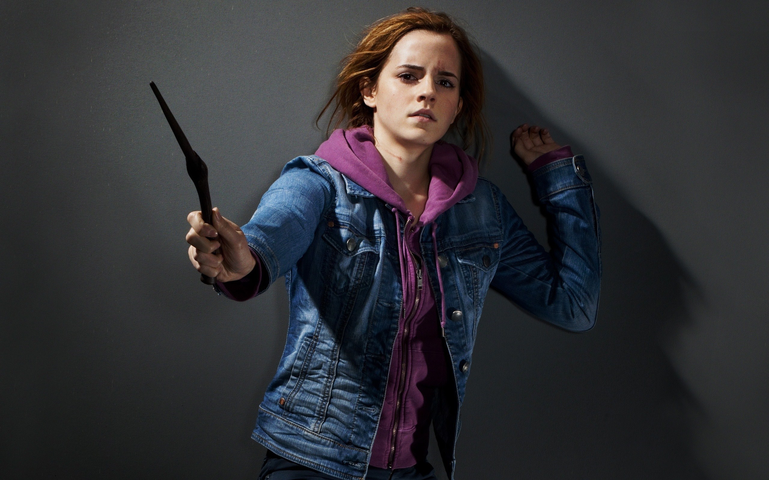 Emma Watson Actress Model Girl - Hermione Granger Deathly Hallows Part 2 , HD Wallpaper & Backgrounds