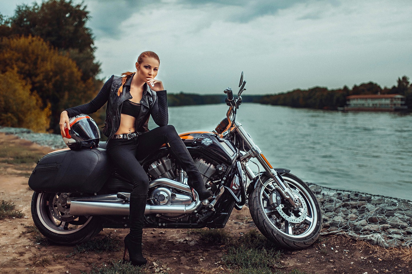 Girl On Motorcycle Hd Desktop Wallpaper - Harley Davidson Motor Girl , HD Wallpaper & Backgrounds