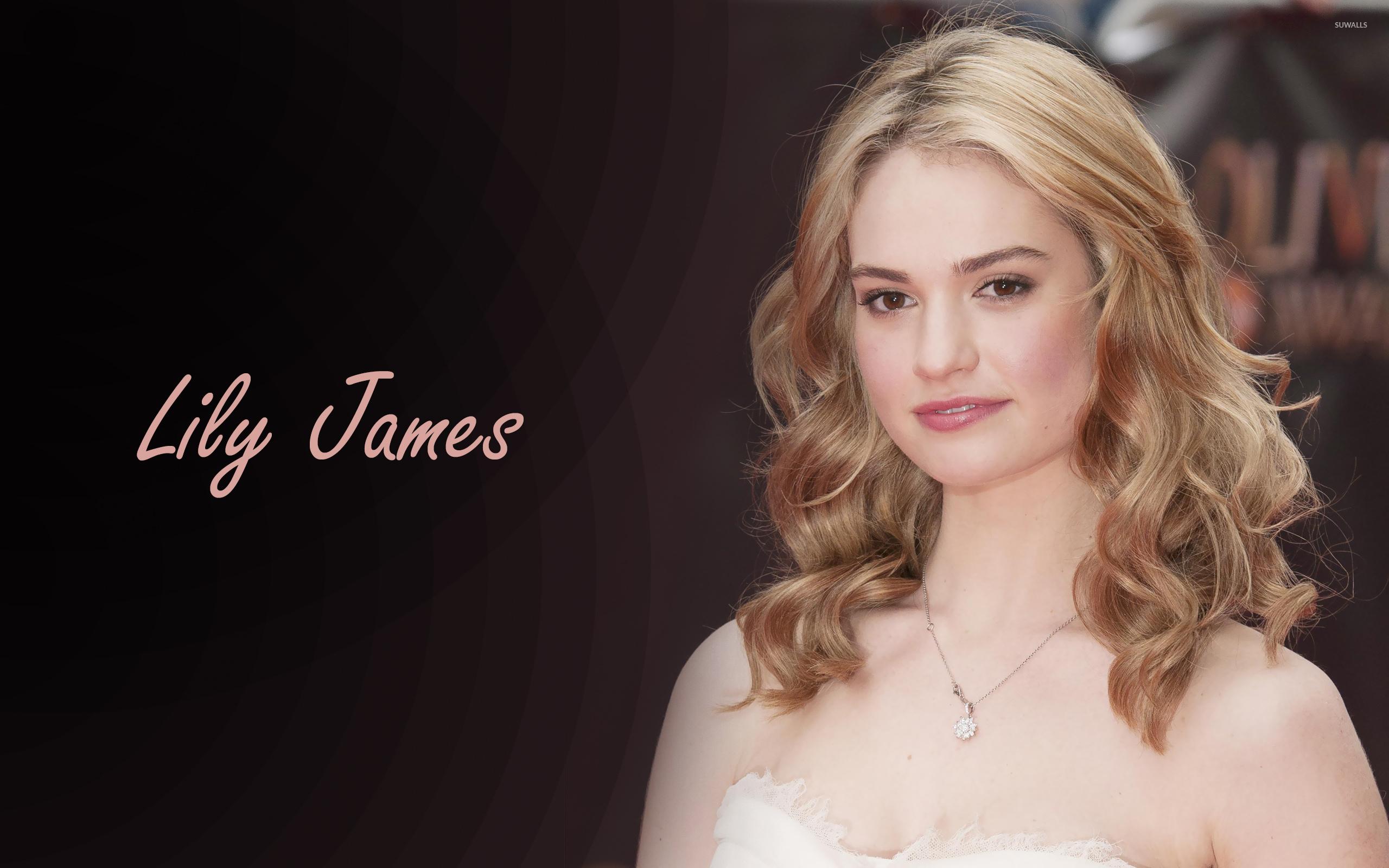 Lily James Wallpaper - Lily James Black And White , HD Wallpaper & Backgrounds