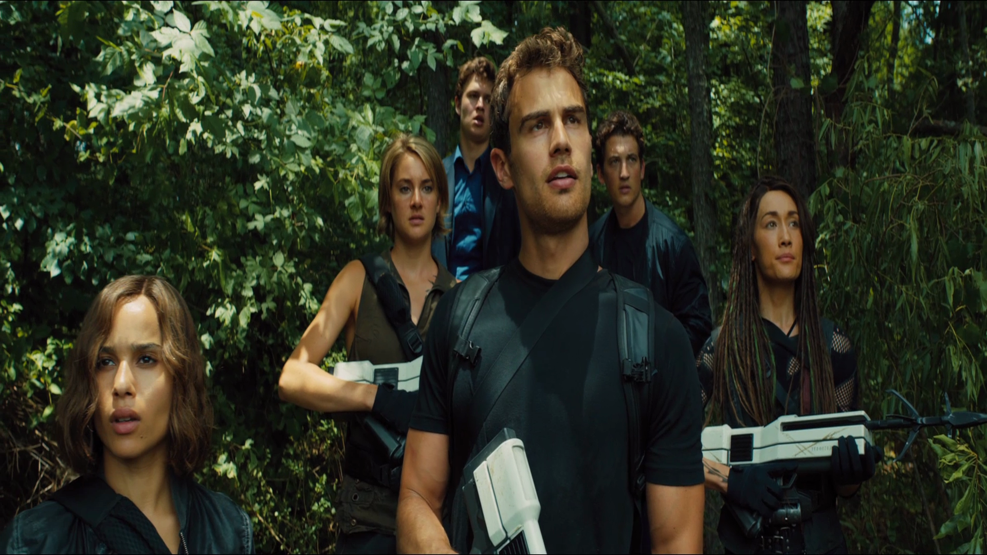 Theo James In The Divergent Series Allegiant - Young World Movie , HD Wallpaper & Backgrounds