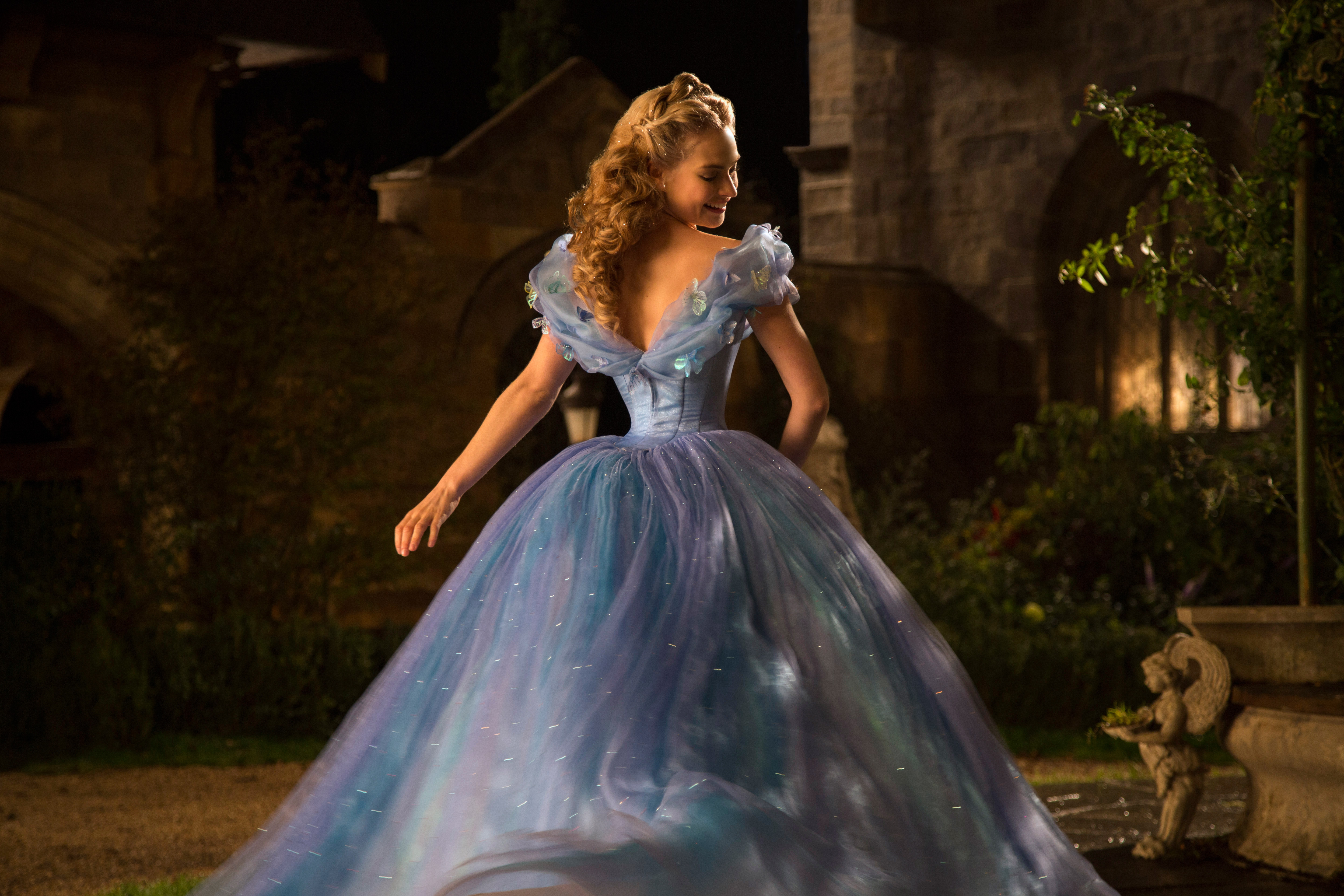 Lily James - Disney Cinderella Not Animated , HD Wallpaper & Backgrounds