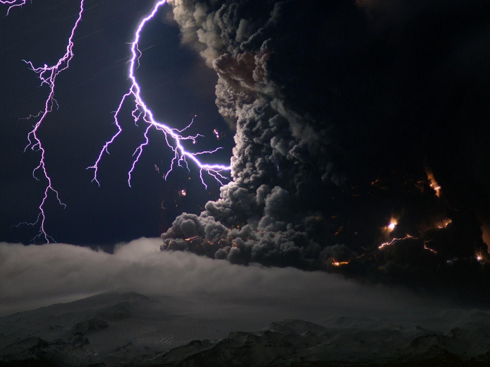 Blue Lightning Storm Background - Iceland Volcano Lightning , HD Wallpaper & Backgrounds