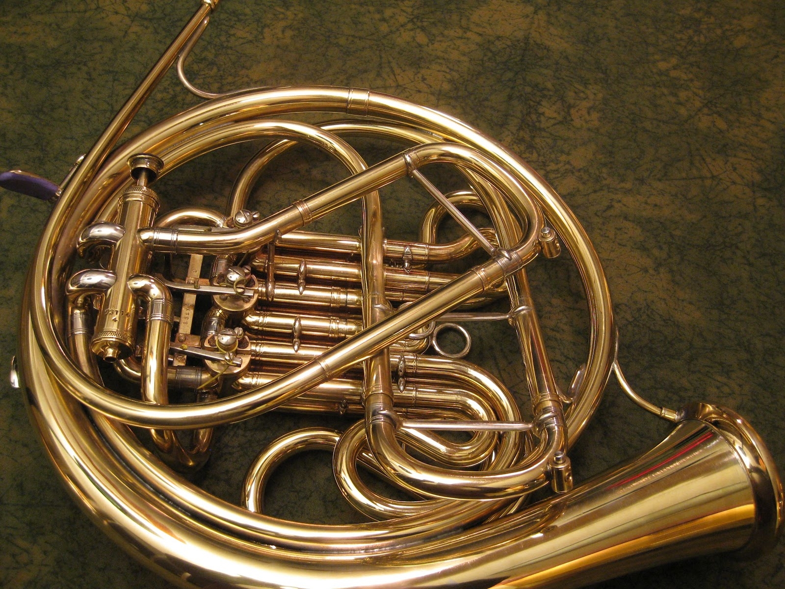 View All French Horn Wallpapers - French Horn Bell Brace , HD Wallpaper & Backgrounds