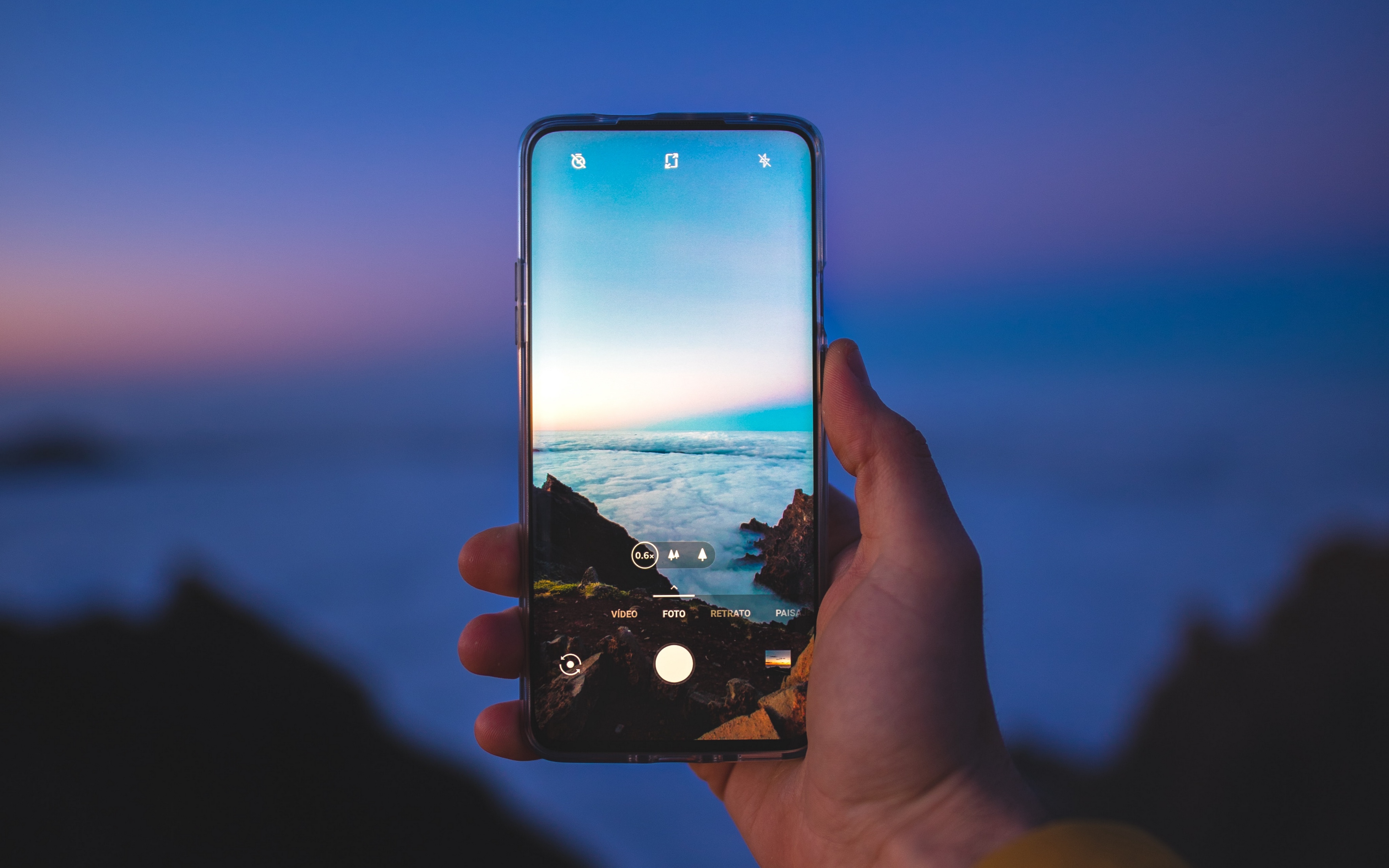 4k Smartphone (2226348) HD Wallpaper & Backgrounds Download