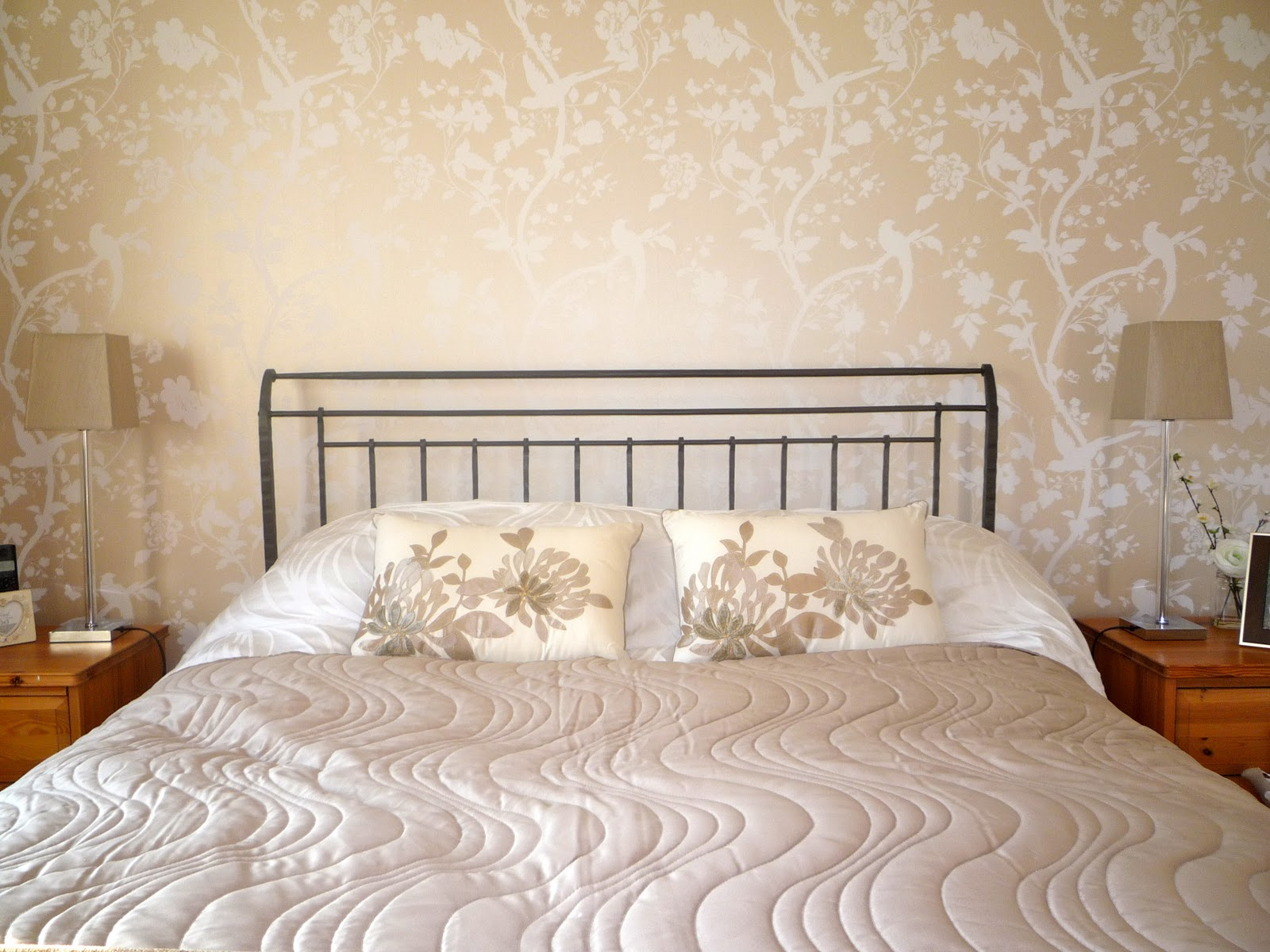 Laura Ashley Wallpaper Bedroom , HD Wallpaper & Backgrounds