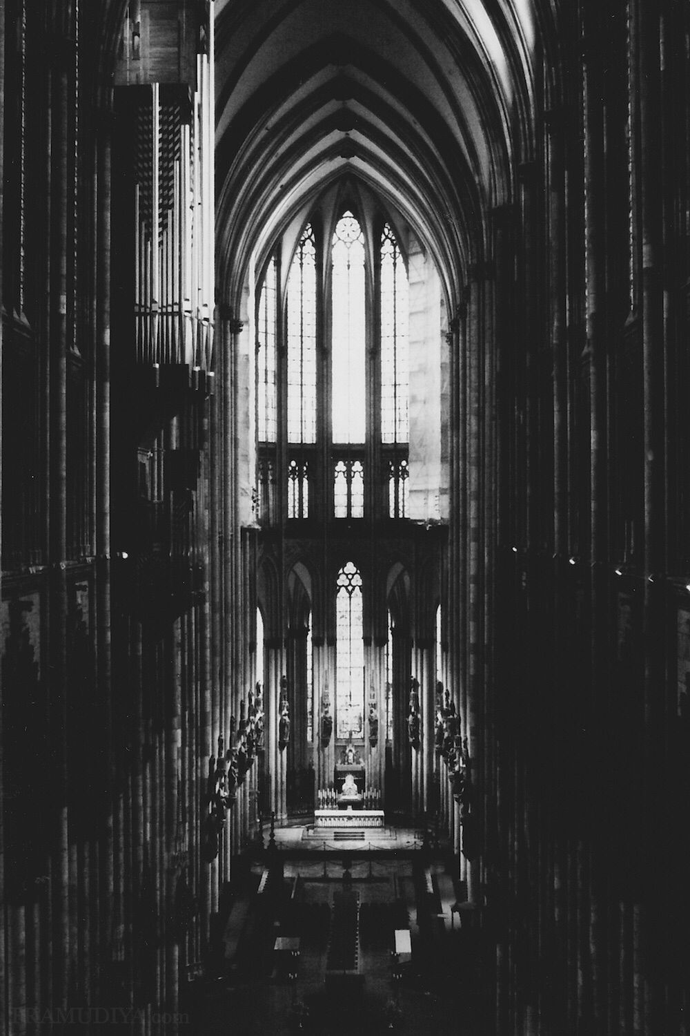 Gothic Architecture Phone Wallpaper Background - Cologne Cathedral , HD Wallpaper & Backgrounds