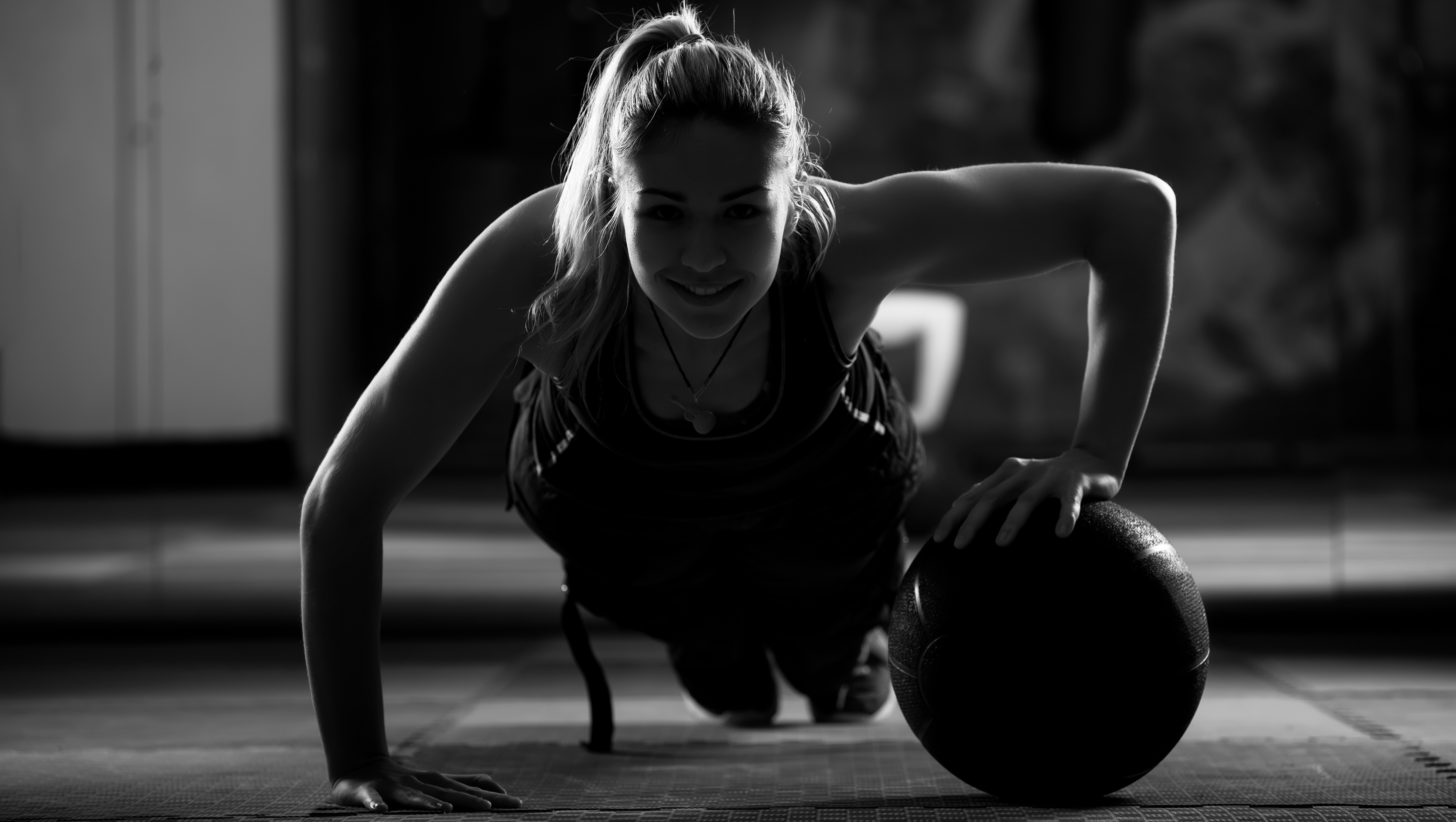 Woman Working Out Black And White , HD Wallpaper & Backgrounds