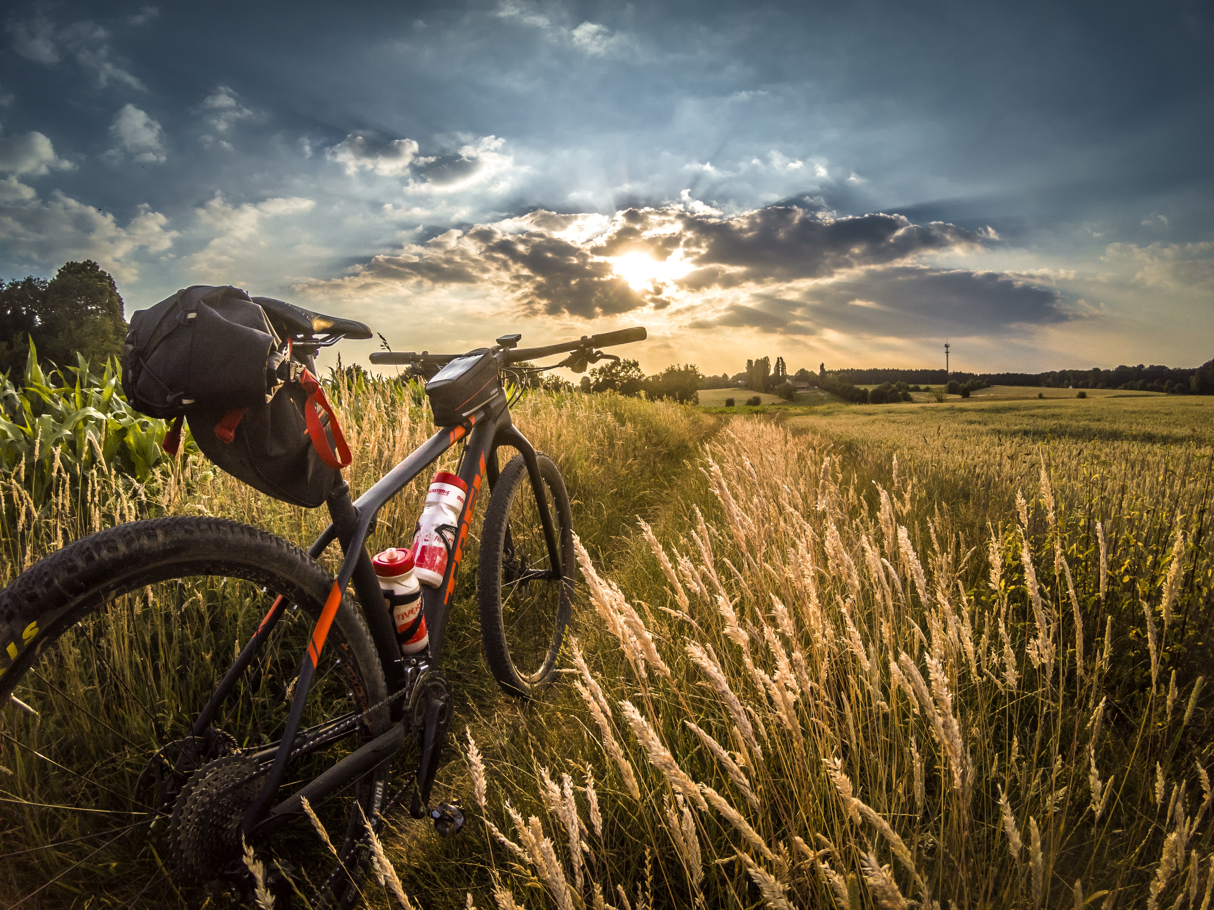 20 Mountain Bike Pictures - Mountain Bike , HD Wallpaper & Backgrounds