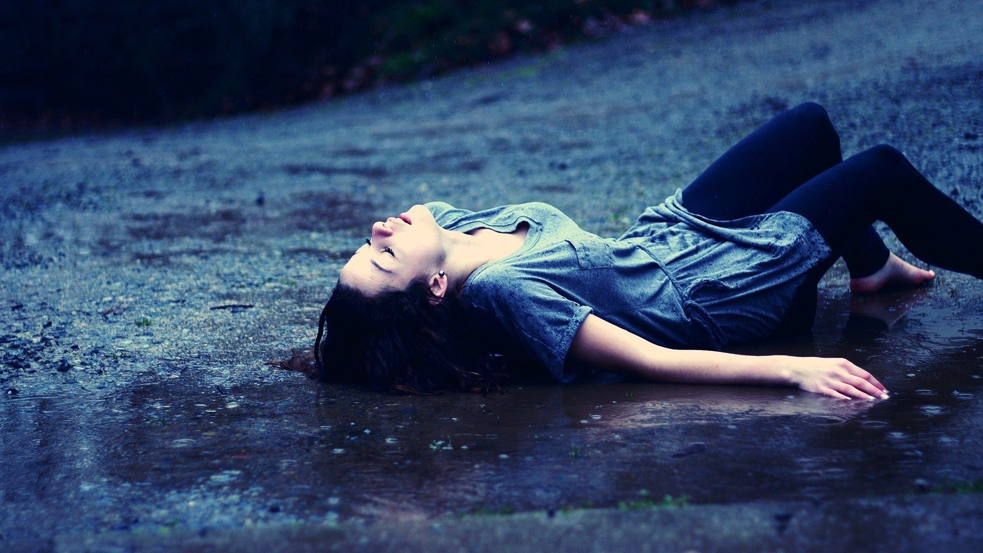 Love Breakup Hd Wallpapers Free Couple Sad Image Pics - Girl Under The Rain , HD Wallpaper & Backgrounds