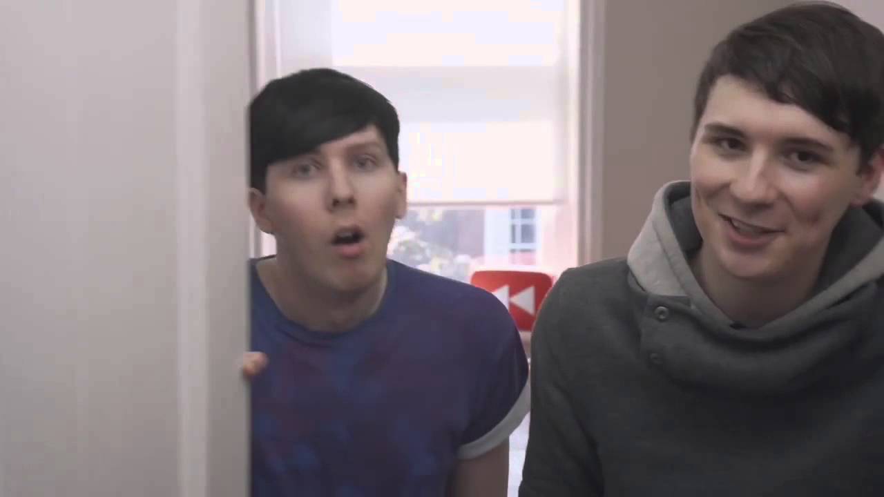 Dan And Phil In Who Stole My Sofa - Man , HD Wallpaper & Backgrounds