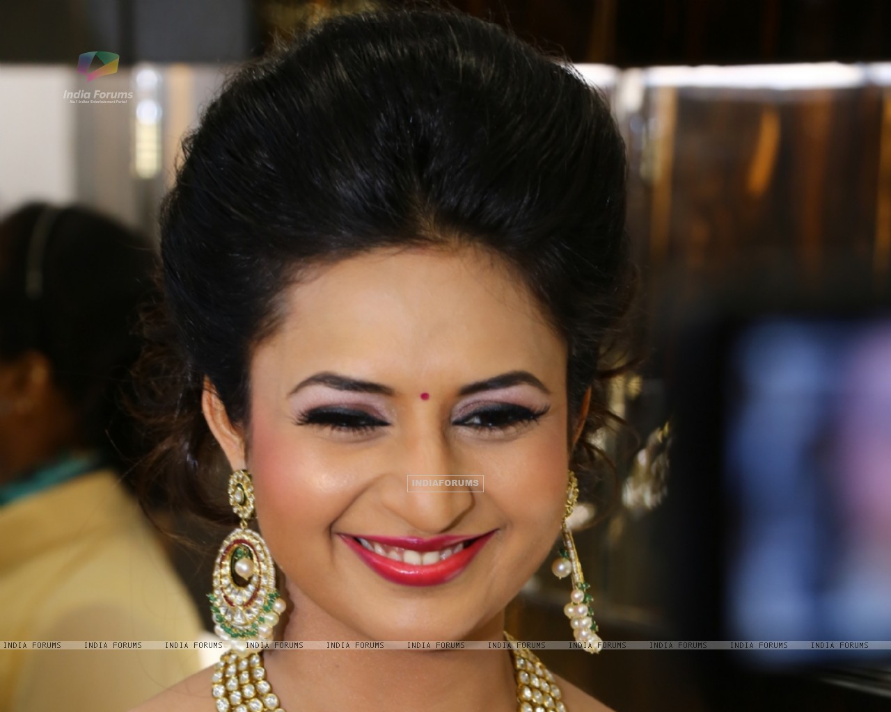 Divyanka Tripathi Jewellery , HD Wallpaper & Backgrounds