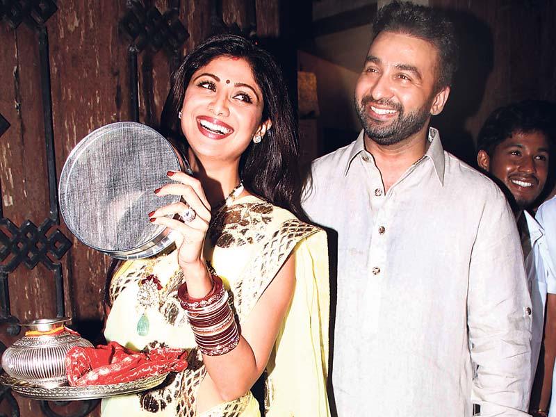 Shilpa Shetty With Husband Raj Kundra Take Part In - Wishes Happy Karva  Chauth (#2317071) - HD Wallpaper & Backgrounds Download