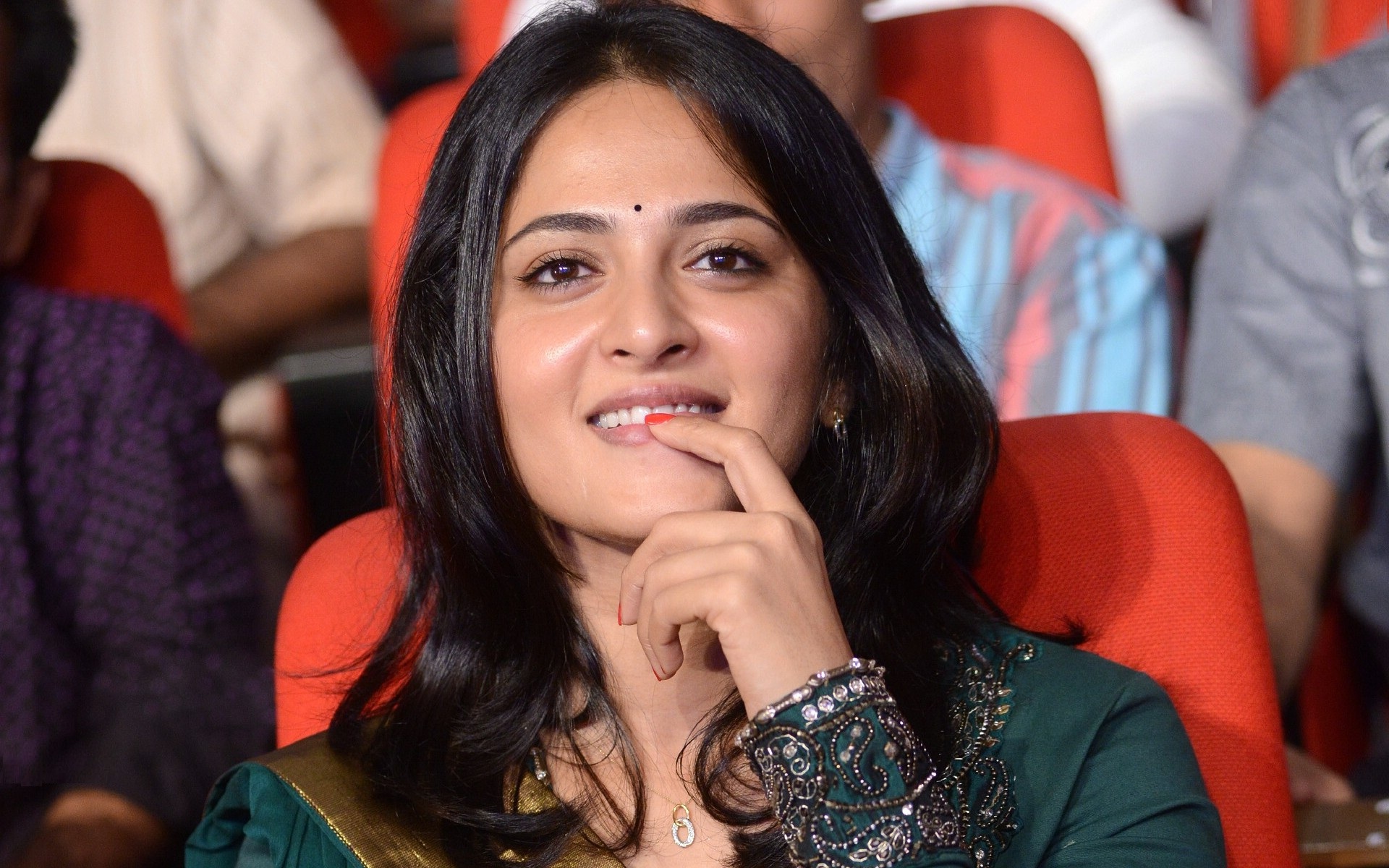 Anushka Shetty Bahubali 2 Promotion , HD Wallpaper & Backgrounds