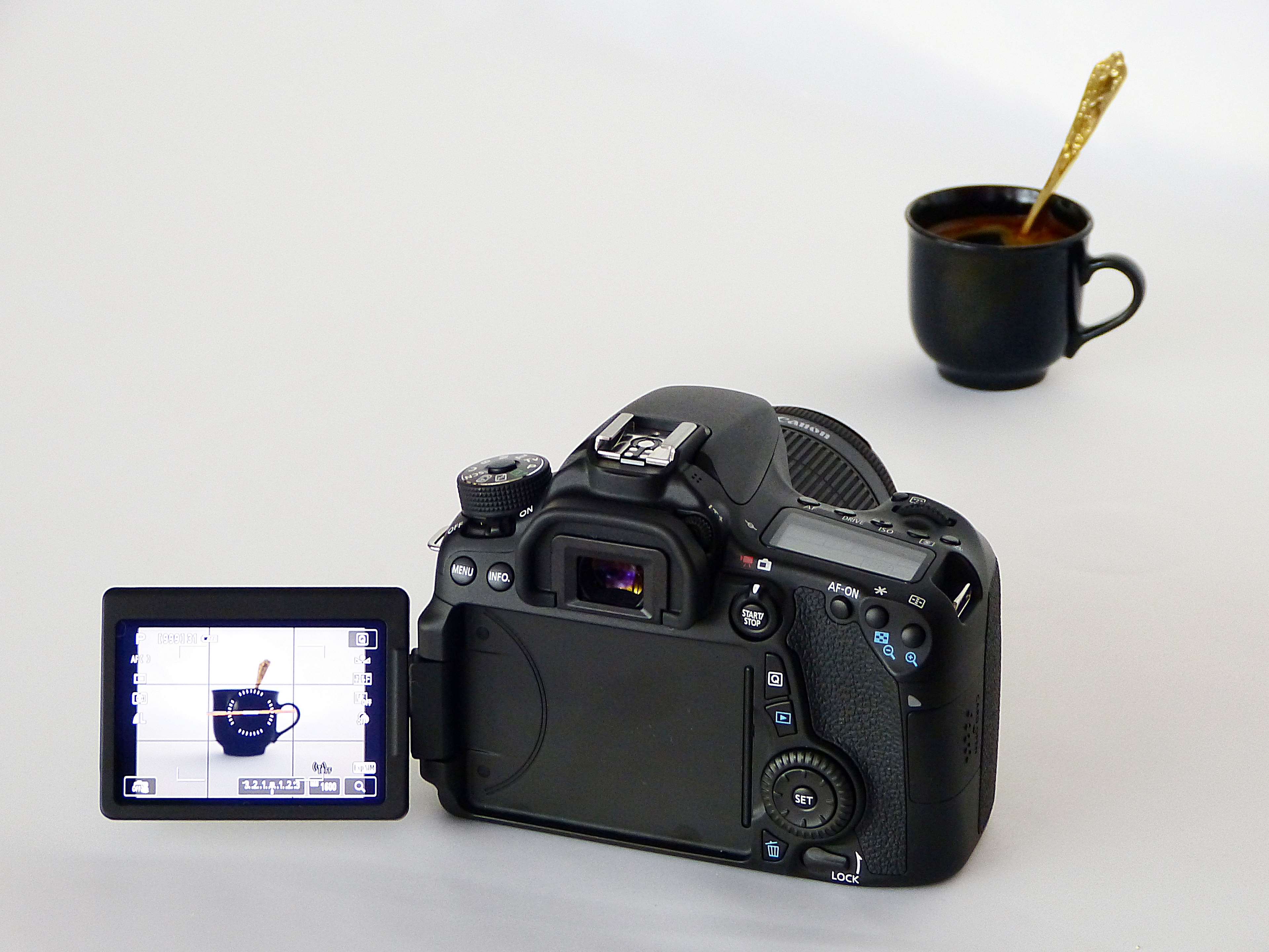Nikon Vlogging Camera With Flip Screen , HD Wallpaper & Backgrounds