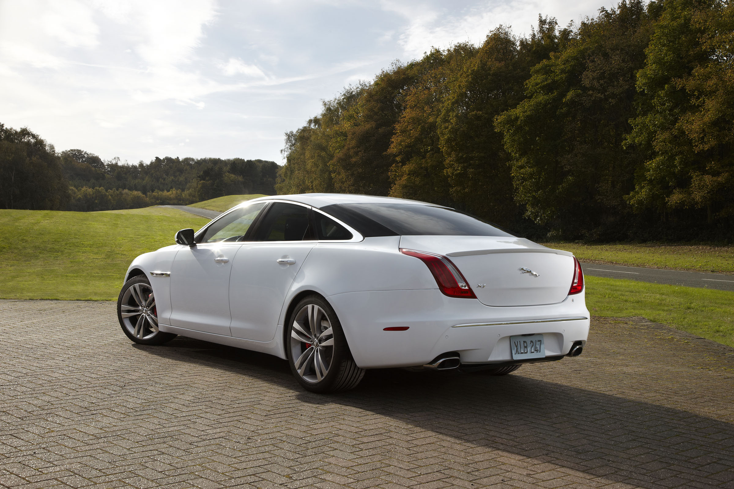 Jaguar Xj 2012 White , HD Wallpaper & Backgrounds