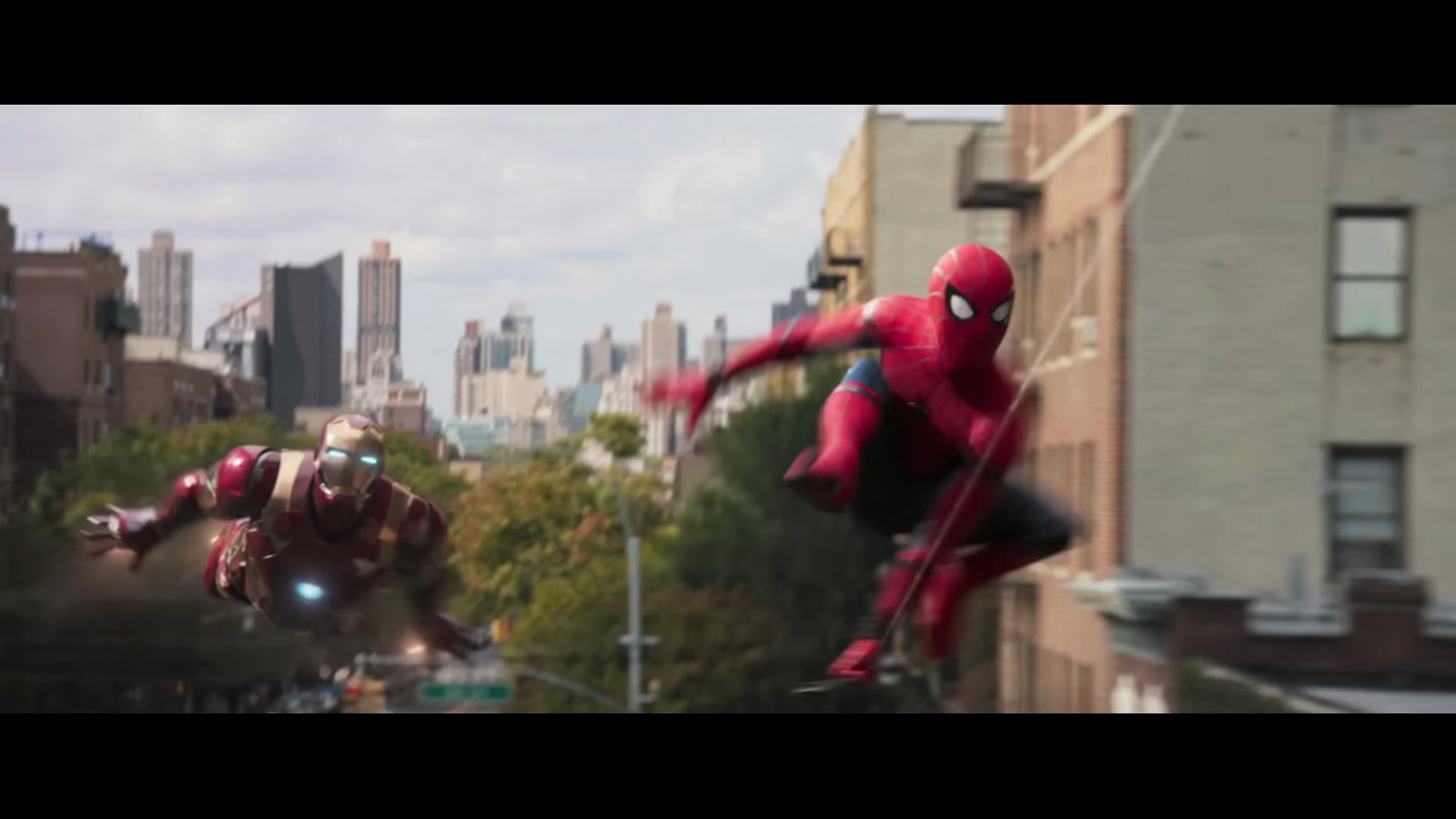 Tom Holland Spiderman And Ironman , HD Wallpaper & Backgrounds